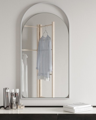 Дизайнерское арочное настенное зеркало Glass Memory Artful 1020*520  в металлической раме белого цвета